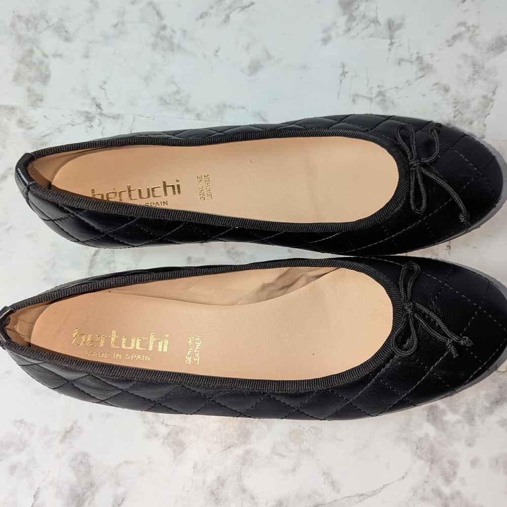 Bertuchi Black Quilted Flats for Women